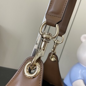 Новинка Представляем сумку Gucci Body с двойной застежкой, вдохно