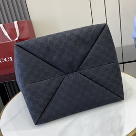 Новая модель Средняя сумка-тоут из серии Gucci Totissima Серия Gu