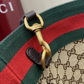 Новая модель Средняя сумка-тоут из серии Gucci Totissima Этот акс