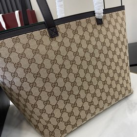 Новая модель Средняя сумка-тоут из серии Gucci Totissima Этот акс
