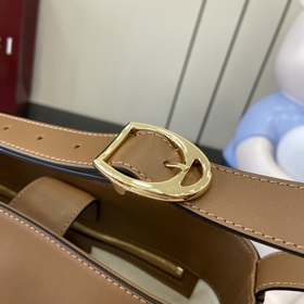 Новинка В весенне-летней коллекции 2025 года серия Gucci 73 черпа