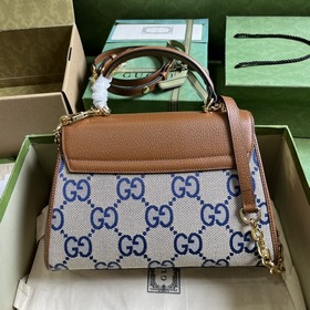 Средняя сумка из серии Gucci Horsebit 1955. Серия Gucci Horsebit 
