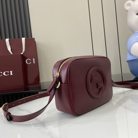 Новинка Мини-сумка через плечо из серии Gucci Blondie Новая сумка