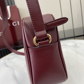 Новинка Мини-сумка через плечо из серии Gucci Blondie Новая сумка