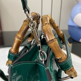 Новая модель Новая модель GUCCI, качество как в фирменном магазин