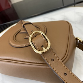 Новинка Мини-сумка через плечо из серии Gucci Blondie Новая сумка
