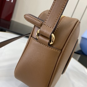 Новинка Мини-сумка через плечо из серии Gucci Blondie Новая сумка