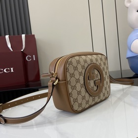 Новинка Мини-сумка через плечо из серии Gucci Blondie Новая сумка