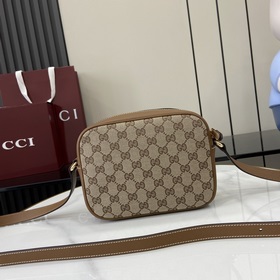 Новинка Мини-сумка через плечо из серии Gucci Blondie Новая сумка