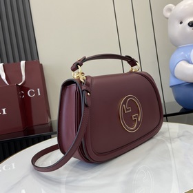 Новая модель Средняя сумка из серии Gucci Blondie Новая сумка из 