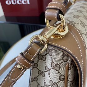 Новая модель Средняя сумка из серии Gucci Blondie Новая сумка из 
