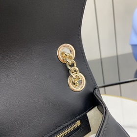 Новая модель Сумка через плечо Gucci Blondie Новая сумка из серии