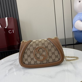 Новая модель Мини-сумка через плечо из серии Gucci Blondie Новая