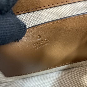 Новая модель Мини-сумка через плечо из серии Gucci Blondie Новая 