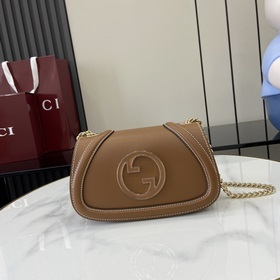 Новая модель Мини-сумка через плечо из серии Gucci Blondie Новая