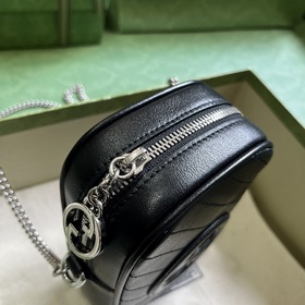 Мини-сумка через плечо из серии Gucci Blondie. Серия Gucci Blondi