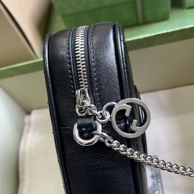 Мини-сумка через плечо из серии Gucci Blondie. Серия Gucci Blondi