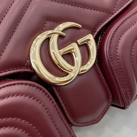 Новинка Маленькая сумка с множеством карманов из серии GG Marmont