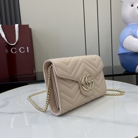 Мини-сумка GG Marmont стеганым узором. Классические аксессуары Gu
