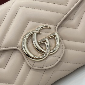 Мини-сумка GG Marmont стеганым узором. Классические аксессуары Gu