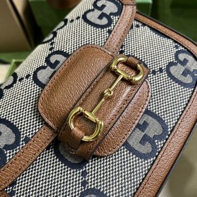 Оригинальная кожаная сумка-седло из серии «Aria» от Gucci предста
