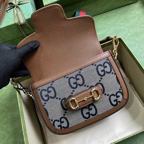 Оригинальная кожаная сумка-седло из серии «Aria» от Gucci предста
