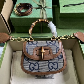 Мини-сумка Gucci Bamboo 1947 из серии Bamboo — это классический э