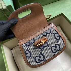 Мини-сумка Gucci Bamboo 1947 из серии Bamboo — это классический э