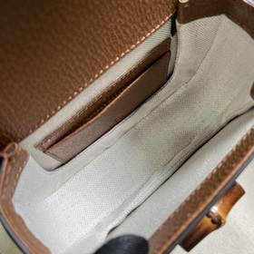 Мини-сумка Gucci Bamboo 1947 из серии Bamboo — это классический э
