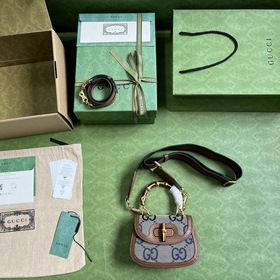 Мини-сумка Gucci Bamboo 1947 из серии Bamboo — это классический э