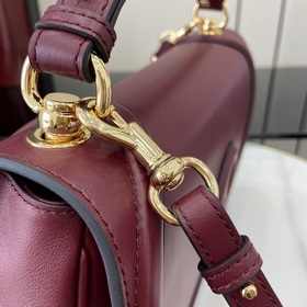Новая модель Средняя сумка из серии Gucci Blondie Новая сумка из 