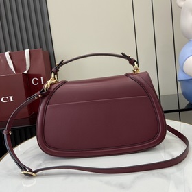 Новая модель Средняя сумка из серии Gucci Blondie Новая сумка из 