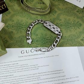 Два классических элемента с гравировкой： логотип Gucci с пчелой и