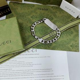 Два классических элемента с гравировкой： логотип Gucci с пчелой и