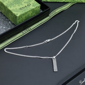 GUCCI Гуччи Торговая марка Черный и золотой кулон на серебряном б