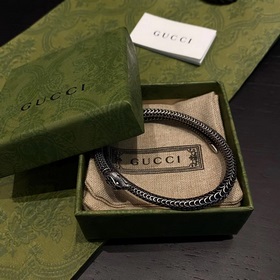 Gucci Змеевидный браслет из чистого серебра с изящной гравировкой