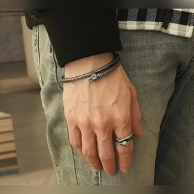 Gucci Змеевидный браслет из чистого серебра с изящной гравировкой