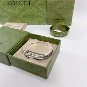 Сегодня в продаже появились новые браслеты Gucci.