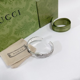 Сегодня в продаже появились новые браслеты Gucci.