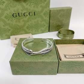 Сегодня в продаже появились новые браслеты Gucci.