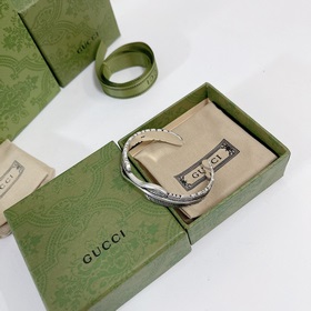 Сегодня в продаже появились новые браслеты Gucci.