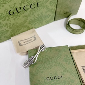 Сегодня в продаже появились новые браслеты Gucci.