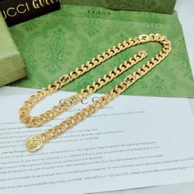 Это колье Gucci с застежкой виде конской уздечки выполнено в золо