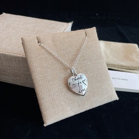 Серия Gucci Love Fearless, лаконичный, но не простой дизайн, осно