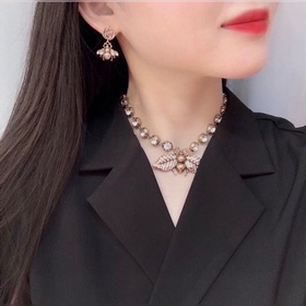 Gucci Гуччи серьги-гвоздики с пчелками в ретро-стиле, с особо бле