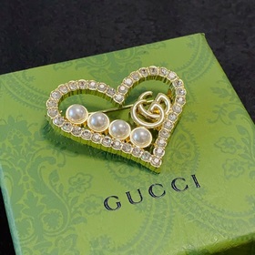 Ретро-брошь Gucci с бриллиантами жемчугом в форме сердца — это ук