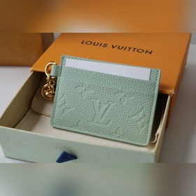 M82132 тиснение  «Porto Cult LV Charm» из мягкой кожи Monogram U