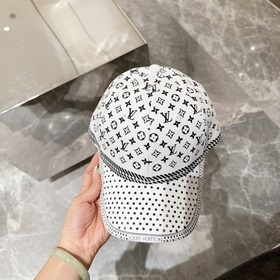 Louis Vuitton LV — это модель, которую можно носить в течение мно
