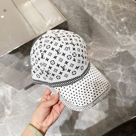 Louis Vuitton LV — это модель, которую можно носить в течение мно