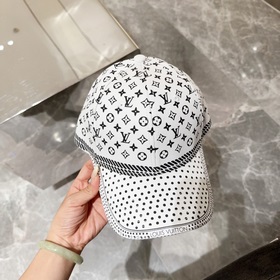 Louis Vuitton LV — это модель, которую можно носить в течение мно